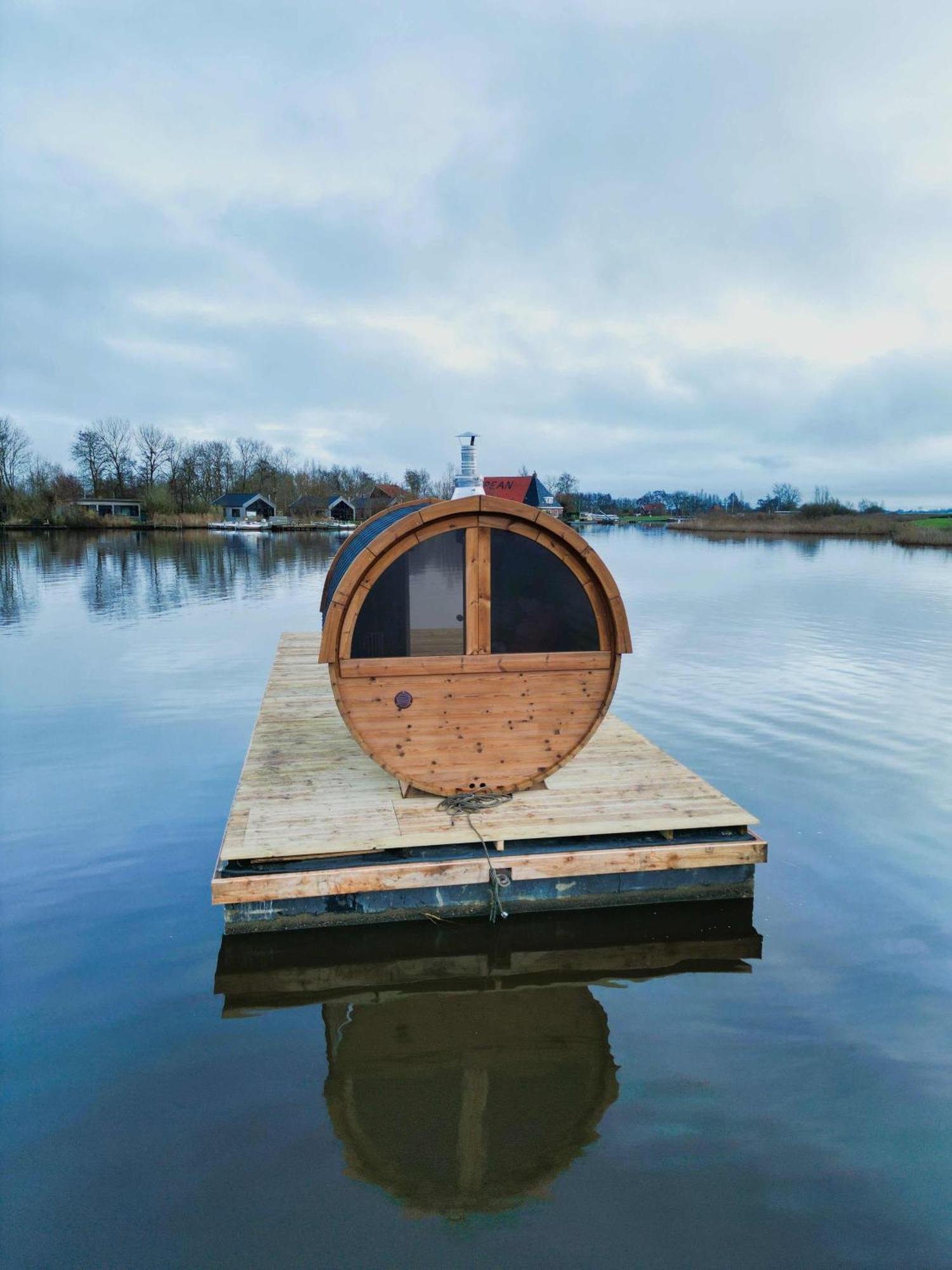 Pean-Buiten Waterlodges Nes  Extérieur photo