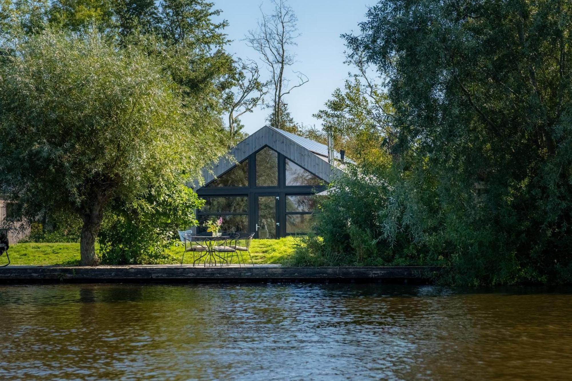 Pean-Buiten Waterlodges Nes  Extérieur photo