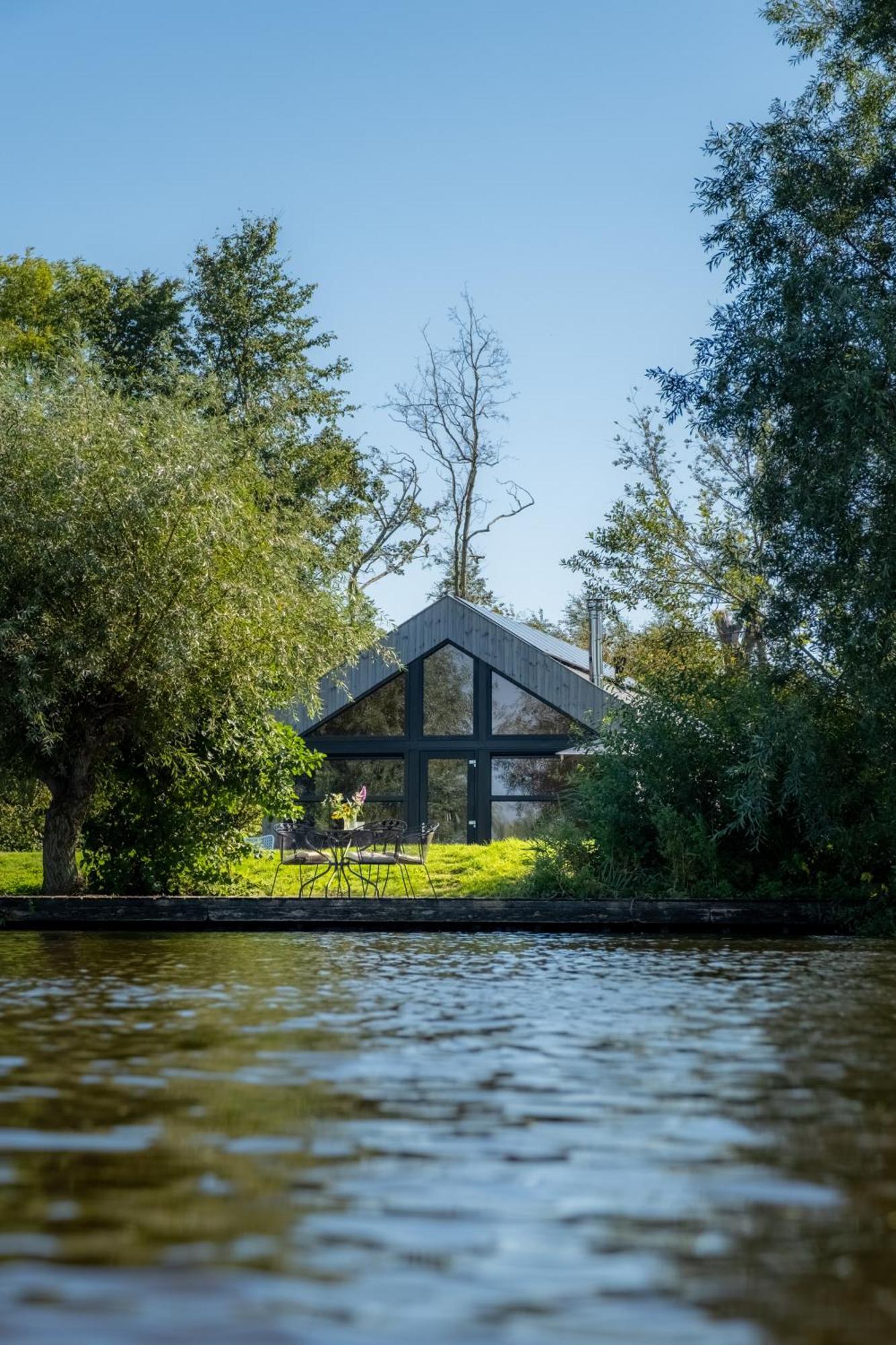 Pean-Buiten Waterlodges Nes  Extérieur photo